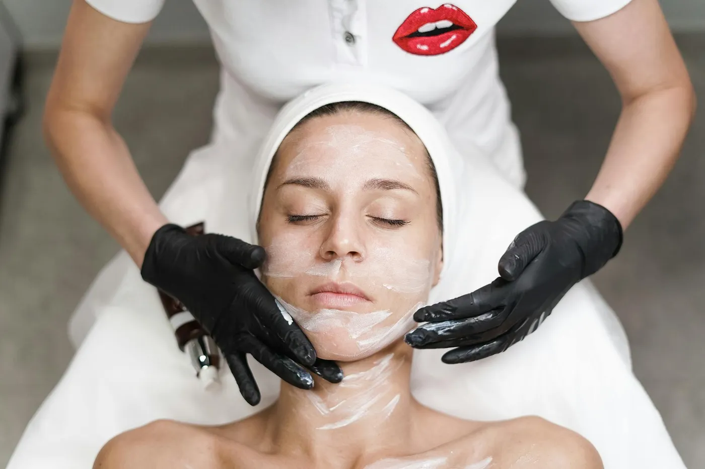 Limpieza y tratamiento facial profesional en Bombonela Xalapa