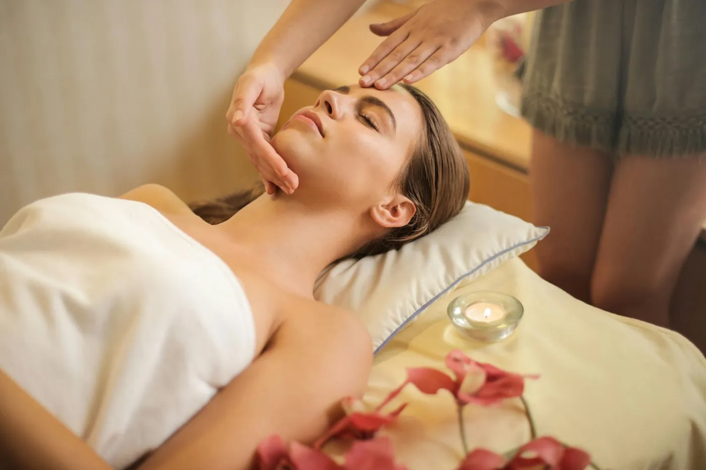 Ritual facial relajante con pétalos en Bombonela Xalapa
